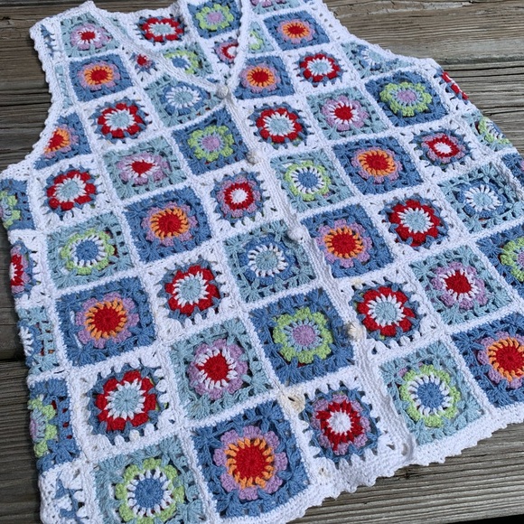 Floral crocheted vest - Picture 5 of 7